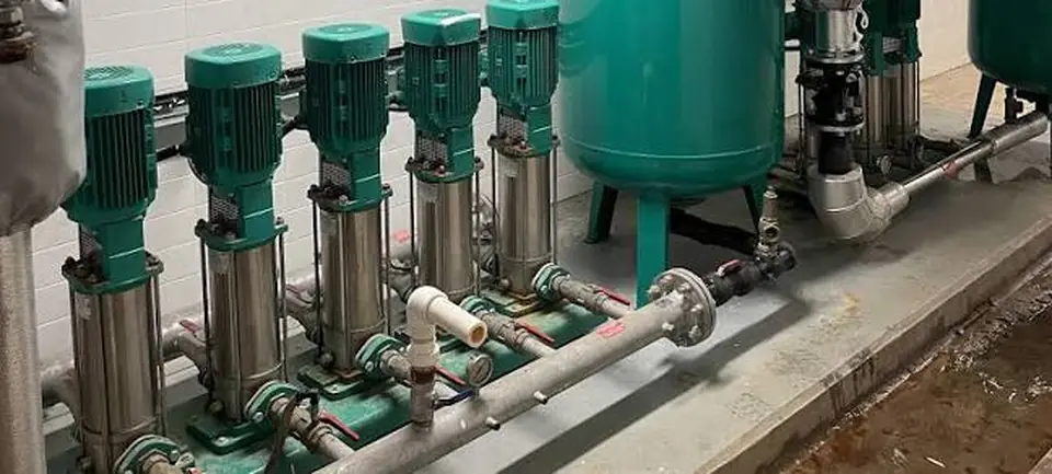 Ortaköy: Hidrofor dairesinde çok pompalı hidrofor grubu ve genleşme tankı